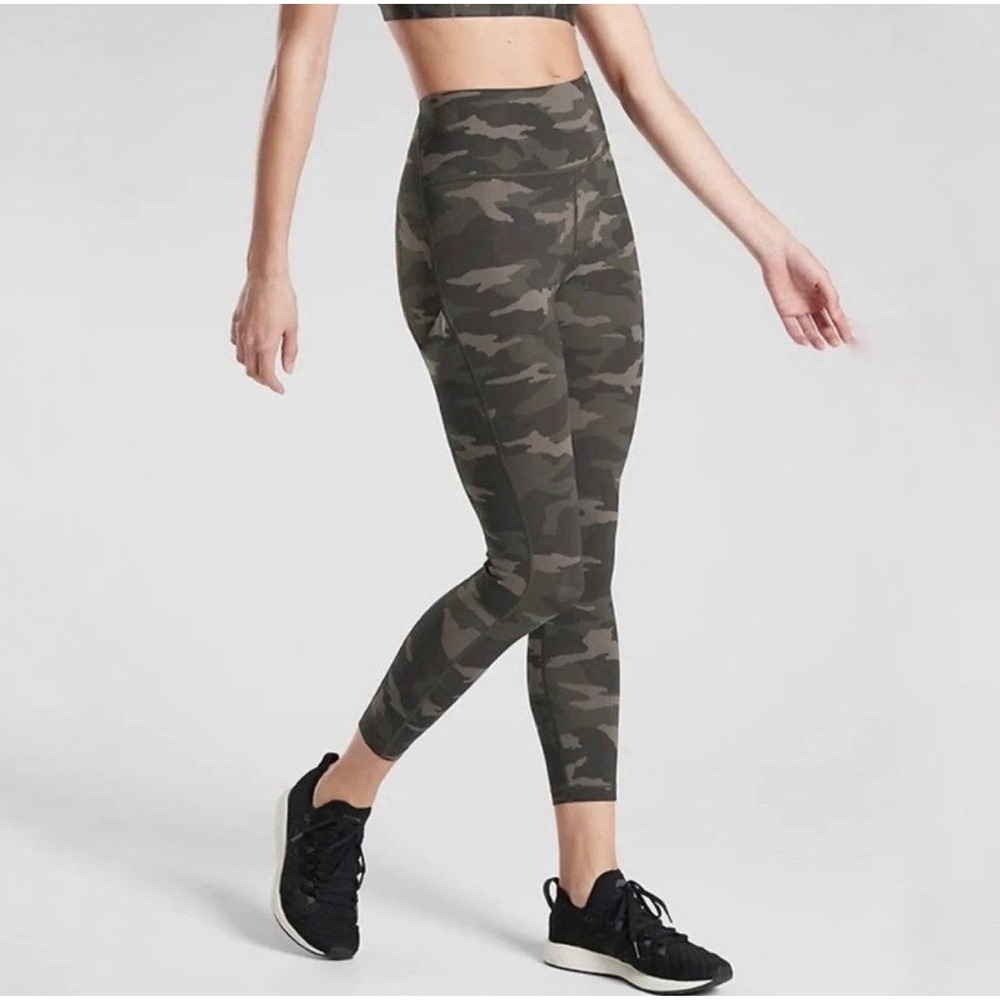 Athleta Ultimate 7/8 Tight Green Camo Size Small Petite Athleisure Casual